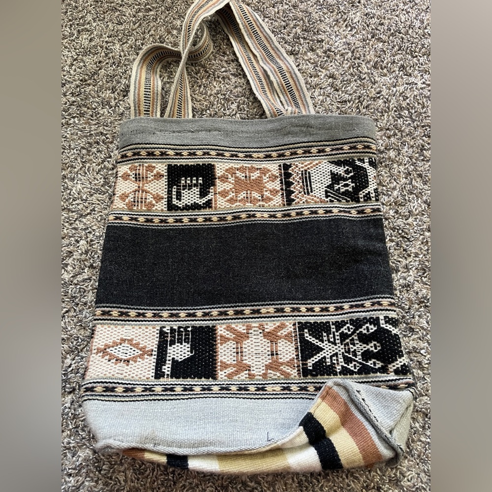 Vintage Peruvoan tote bag and scarf 


Bohemian Black and Tan Tote Bag